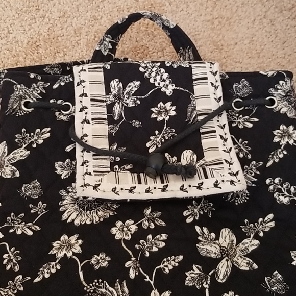 QUILTED KEEPERS Black Printed Backpack - Picture 4 of 8